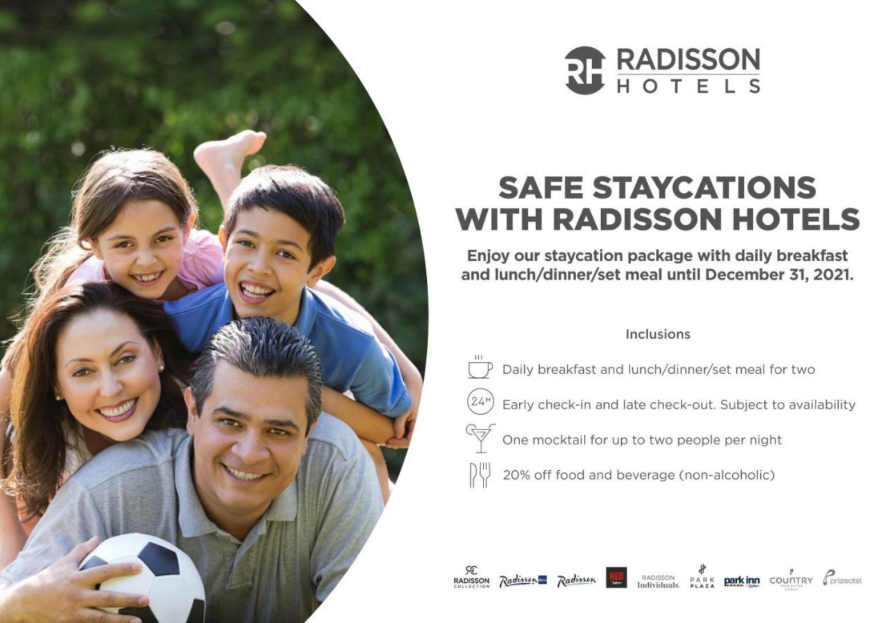 Radisson Blu Plaza Hotel Hyderabad Banjara Hills Екстериор снимка A Radisson Hotels advertisement