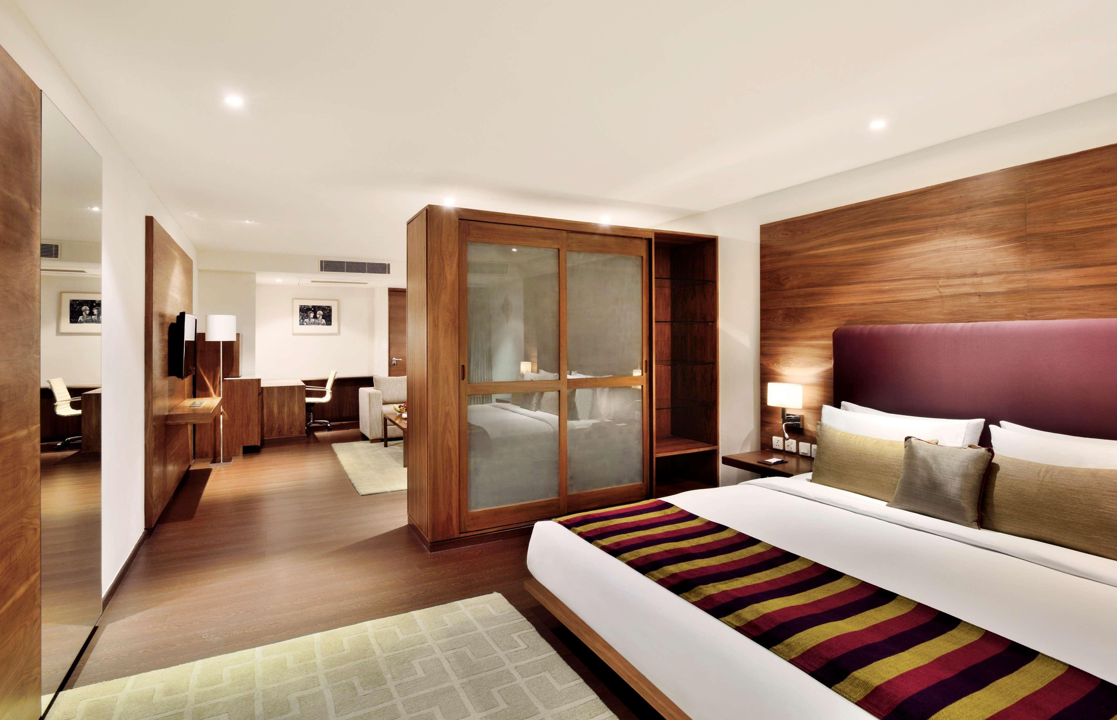 Radisson Blu Plaza Hotel Hyderabad Banjara Hills Екстериор снимка Suite room at The Park, New Delhi