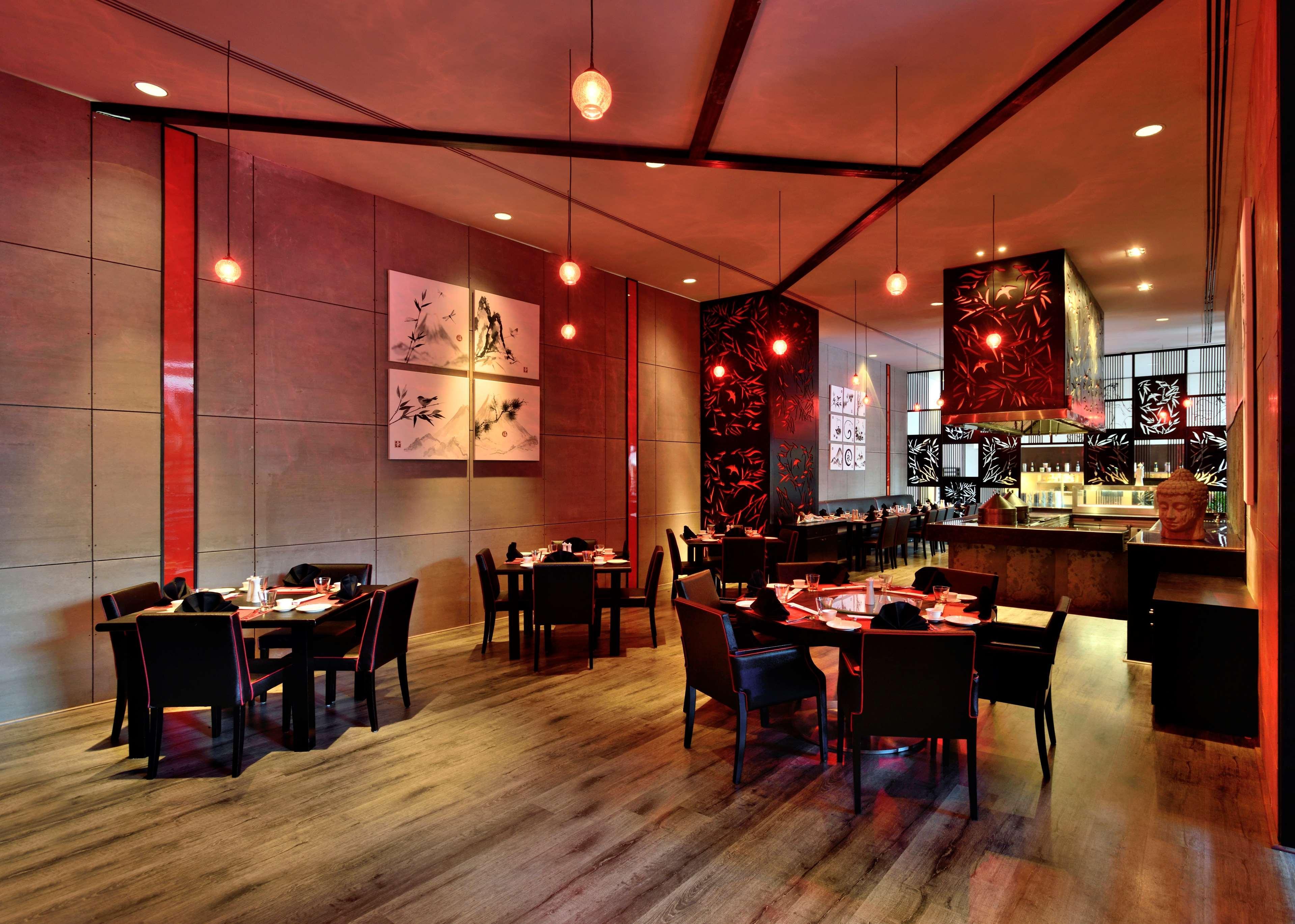 Radisson Blu Plaza Hotel Hyderabad Banjara Hills Екстериор снимка The interior of a restaurant