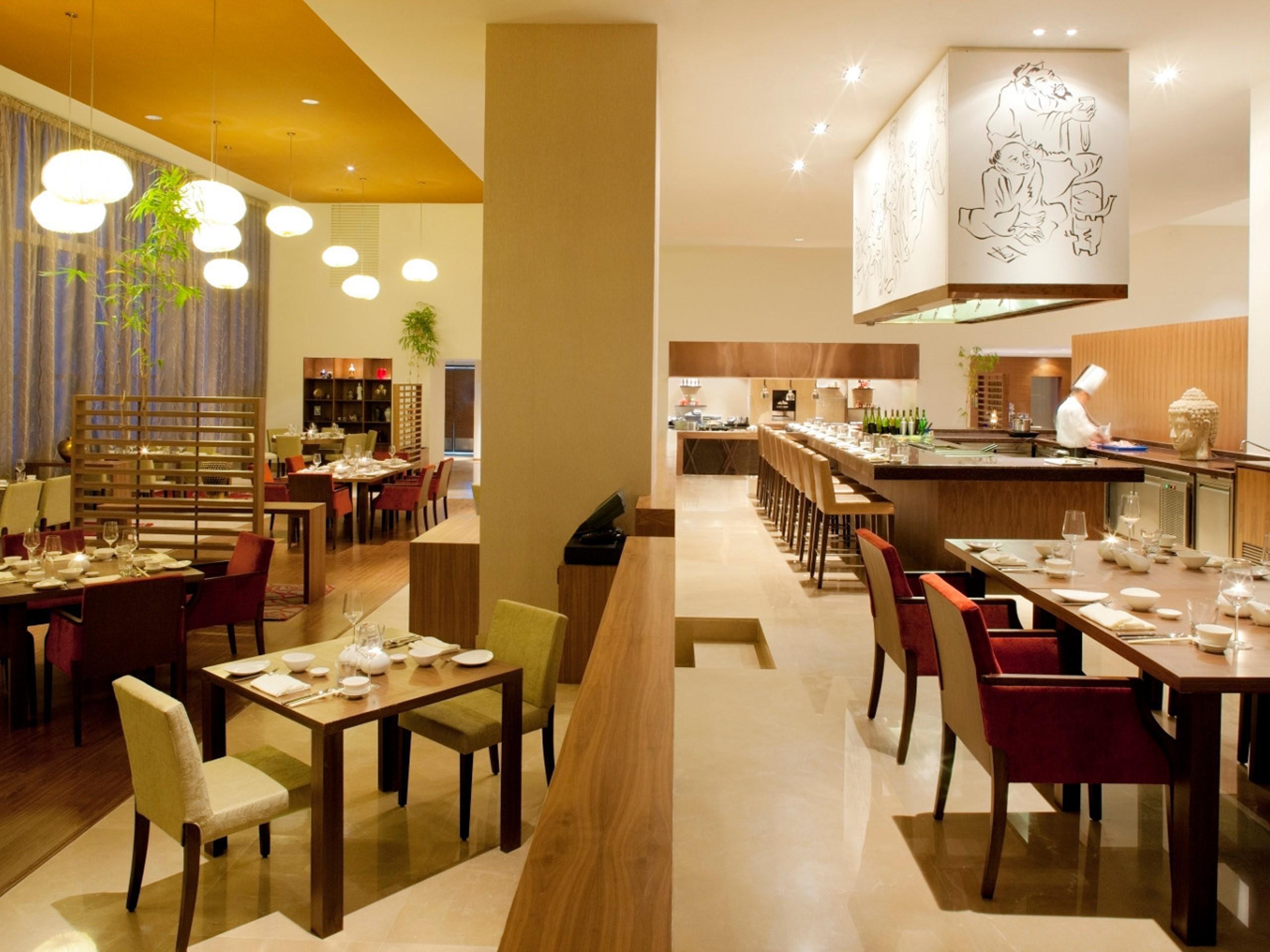 Radisson Blu Plaza Hotel Hyderabad Banjara Hills Екстериор снимка The restaurant