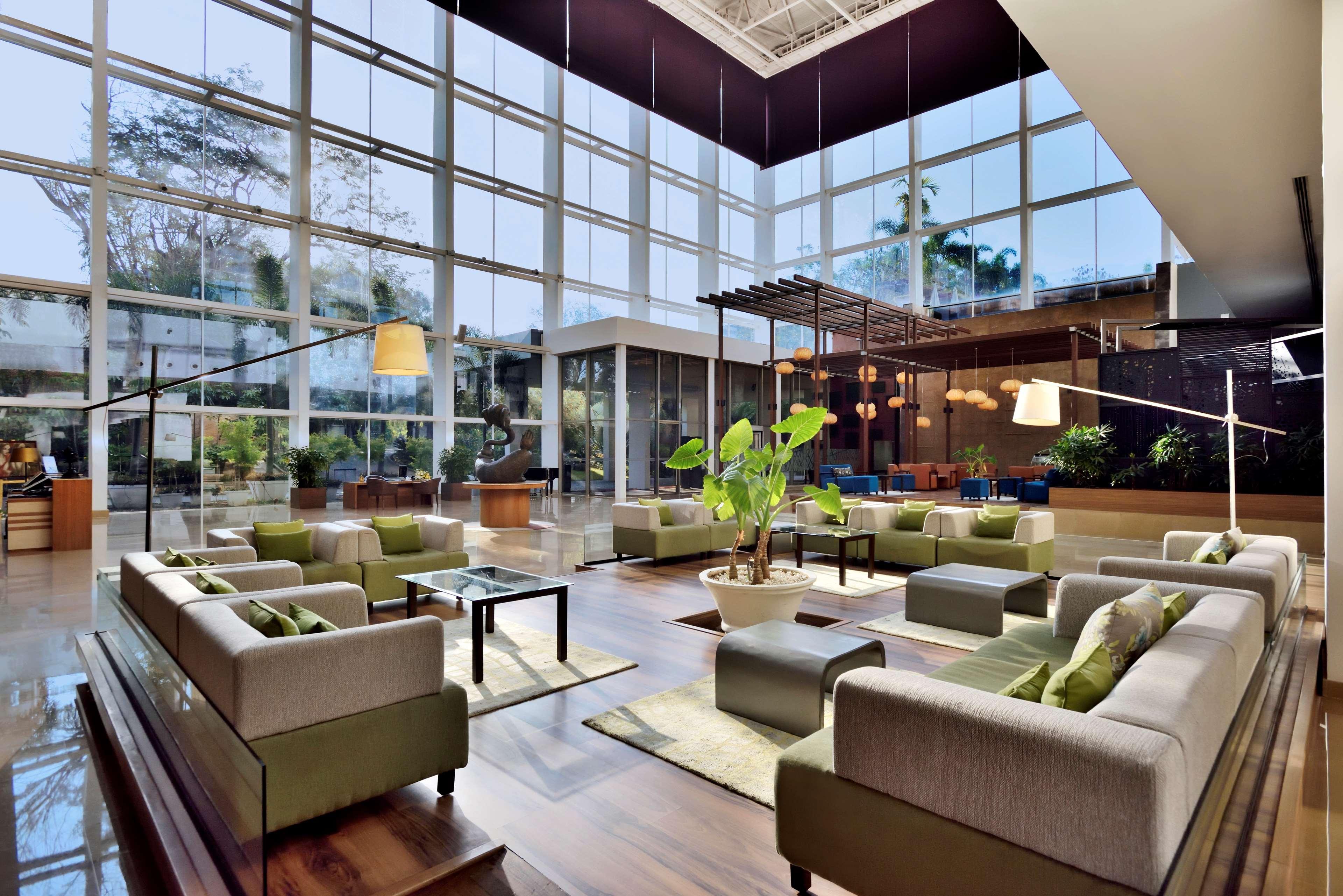 Radisson Blu Plaza Hotel Hyderabad Banjara Hills Екстериор снимка Lobby