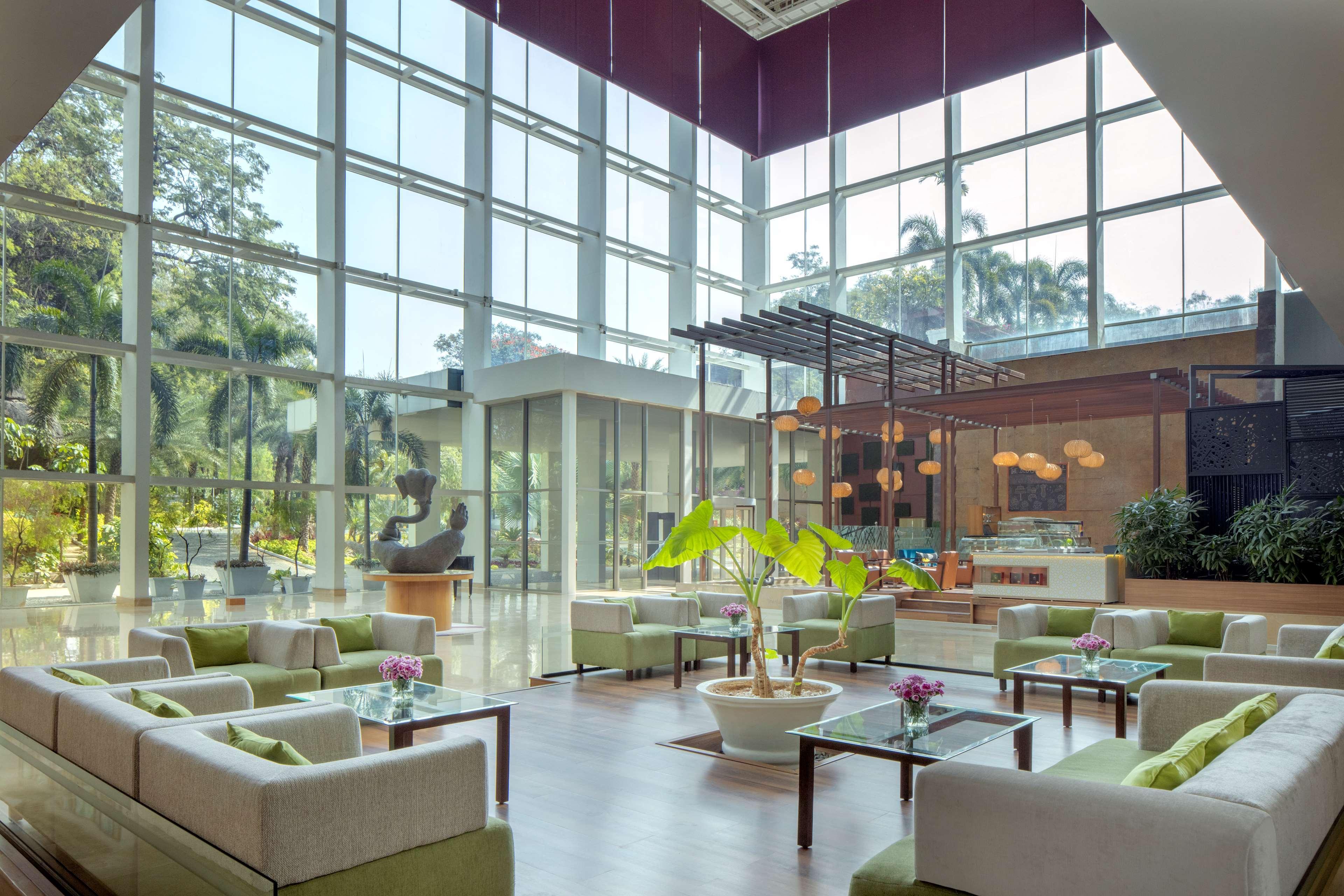 Radisson Blu Plaza Hotel Hyderabad Banjara Hills Екстериор снимка Lobby