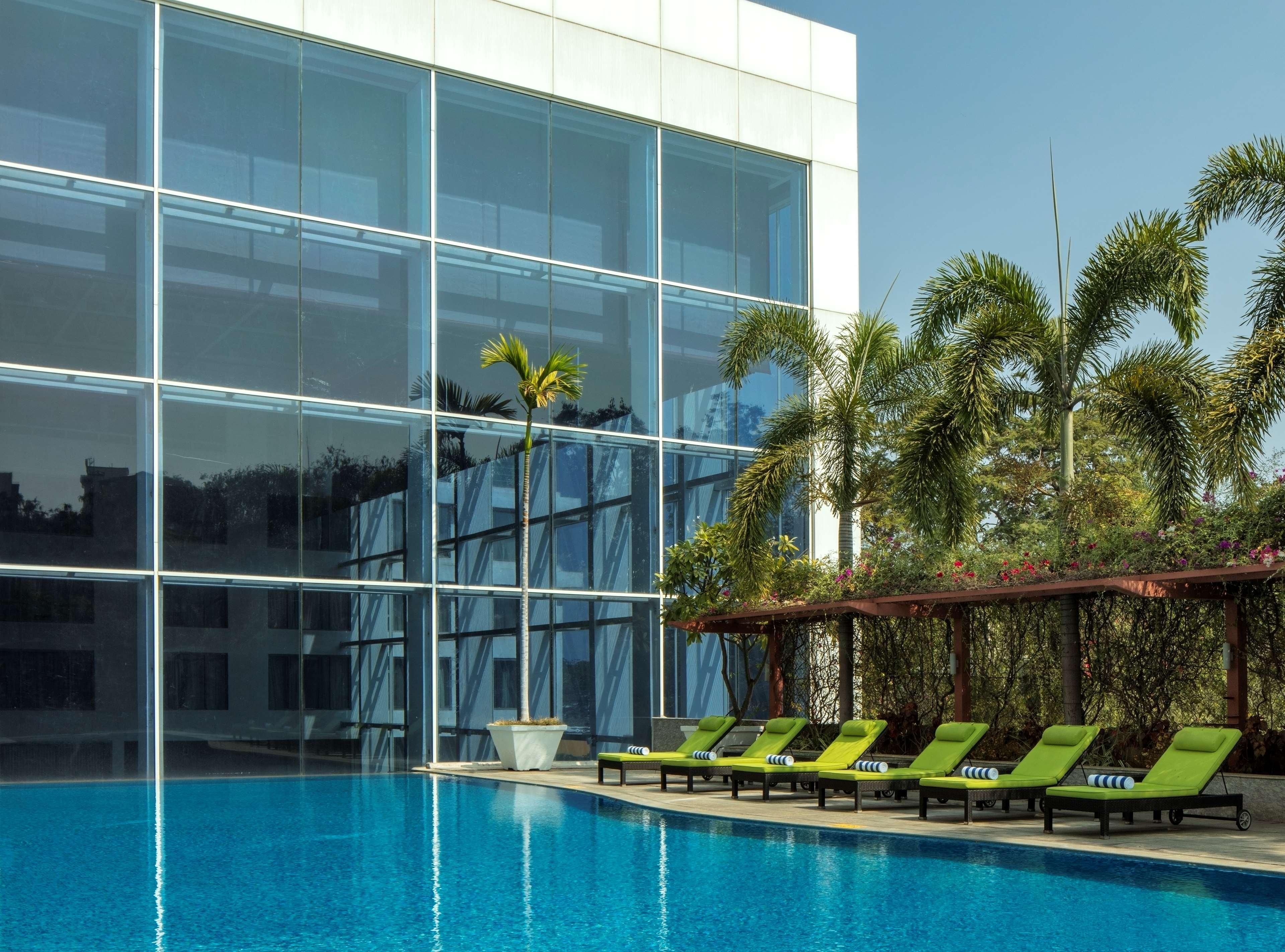 Radisson Blu Plaza Hotel Hyderabad Banjara Hills Екстериор снимка The Park, Hyderabad
