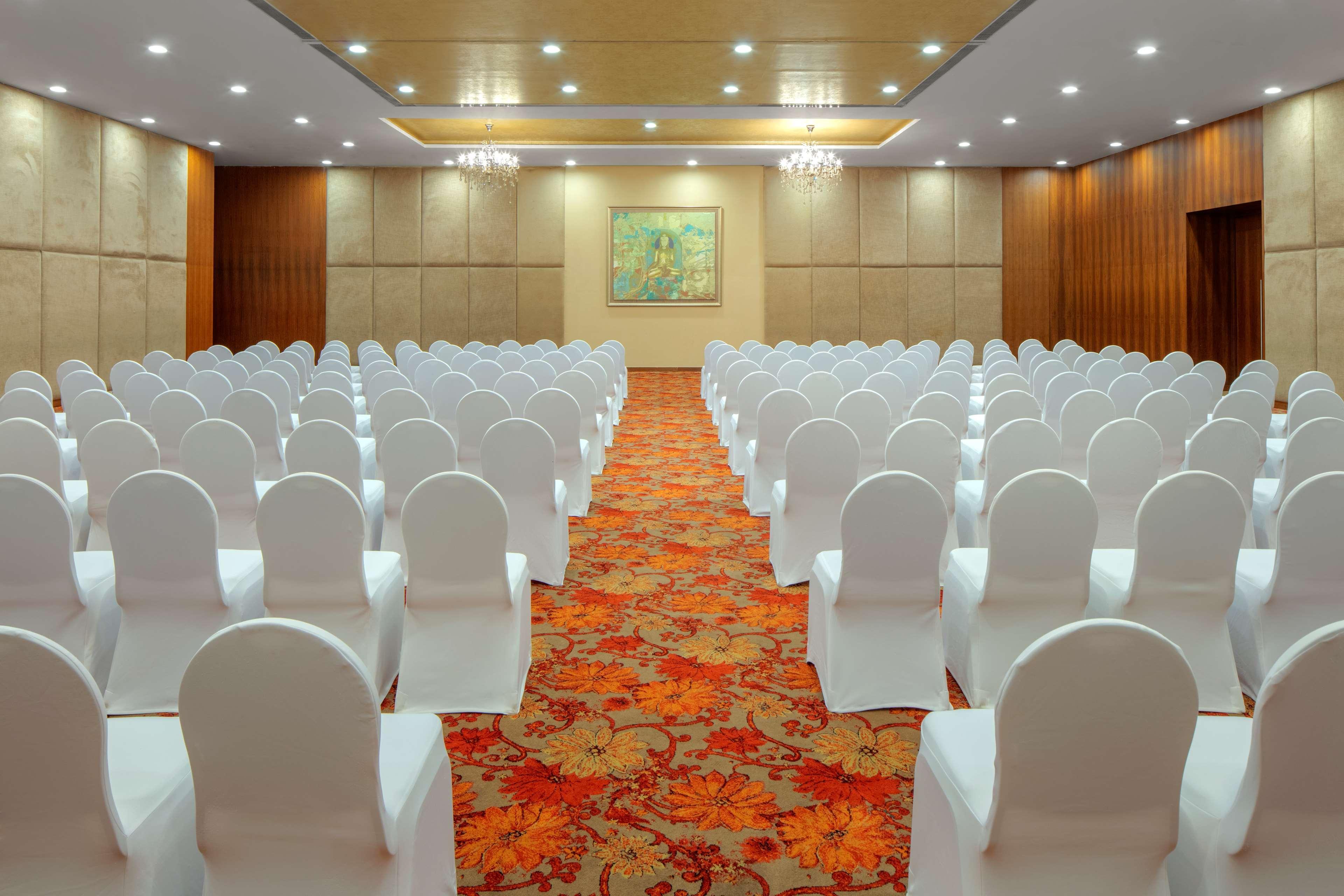 Radisson Blu Plaza Hotel Hyderabad Banjara Hills Екстериор снимка The Grand Ballroom
