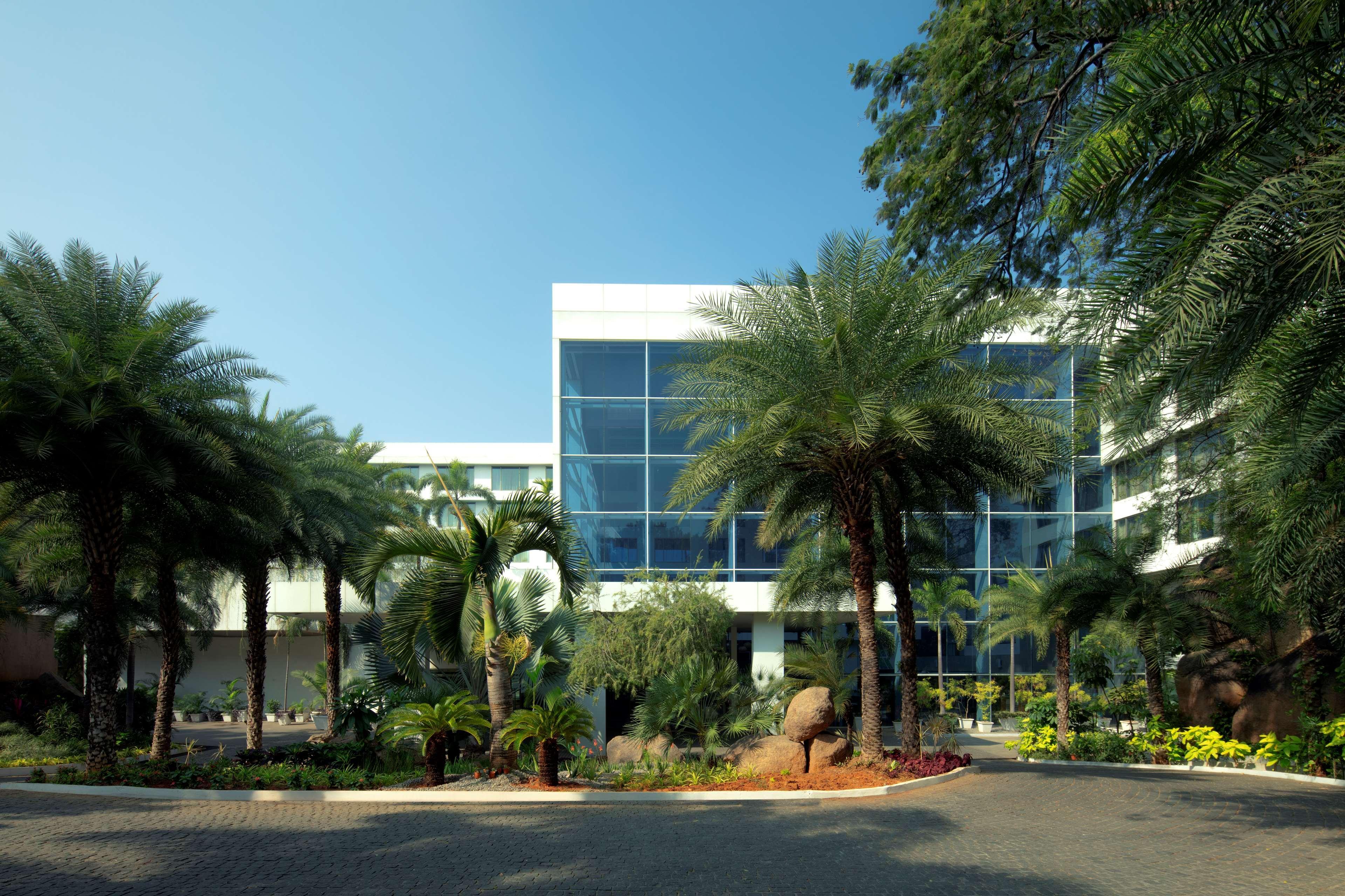 Radisson Blu Plaza Hotel Hyderabad Banjara Hills Екстериор снимка The Infosys campus in Mysore