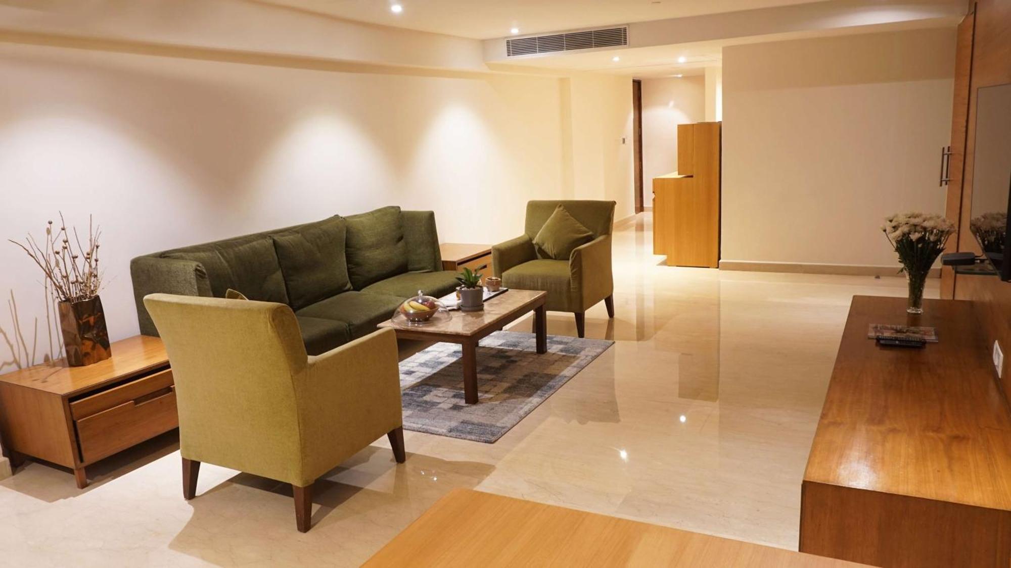 Radisson Blu Plaza Hotel Hyderabad Banjara Hills Екстериор снимка